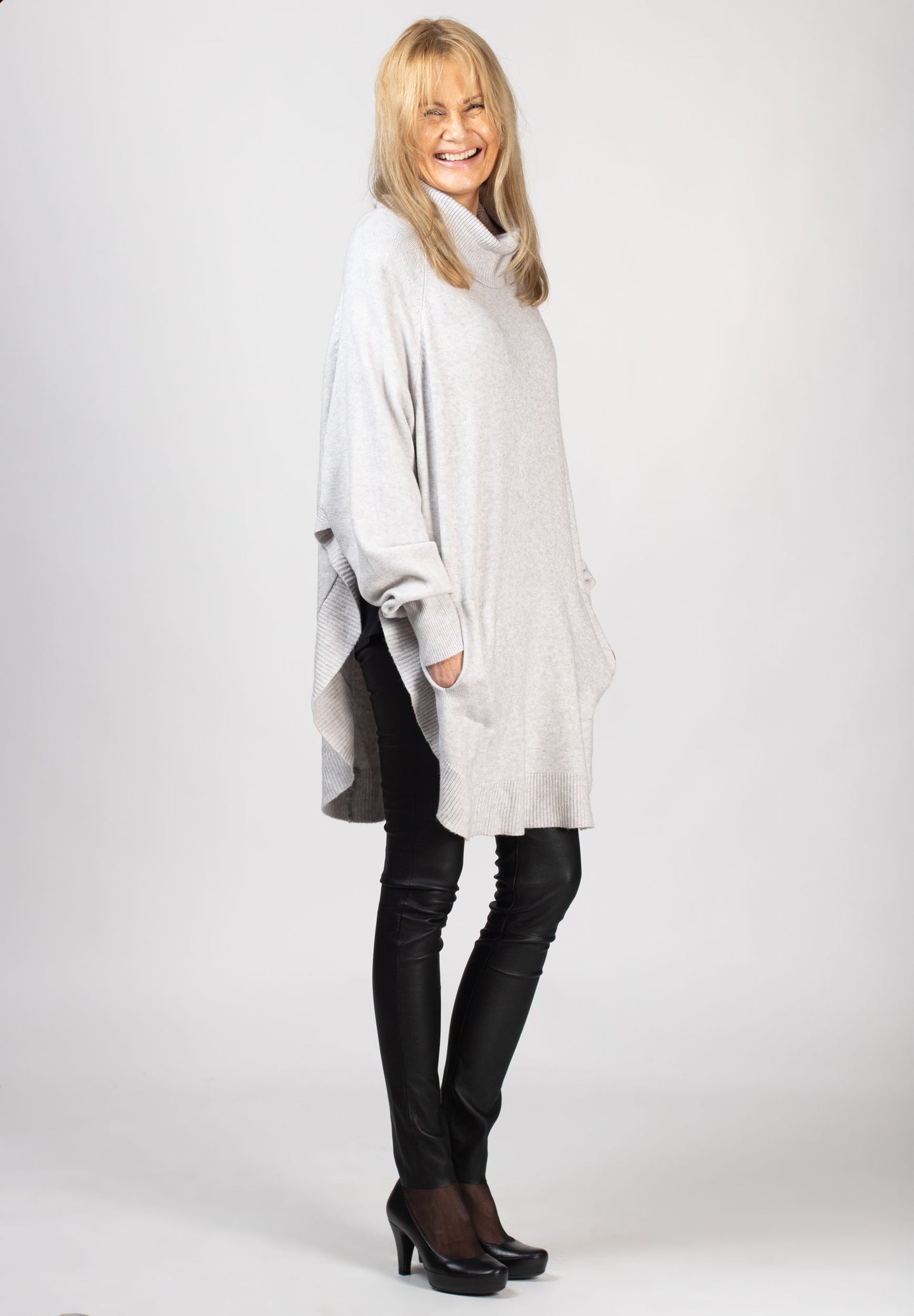 Stickad tröja med slits - Grey