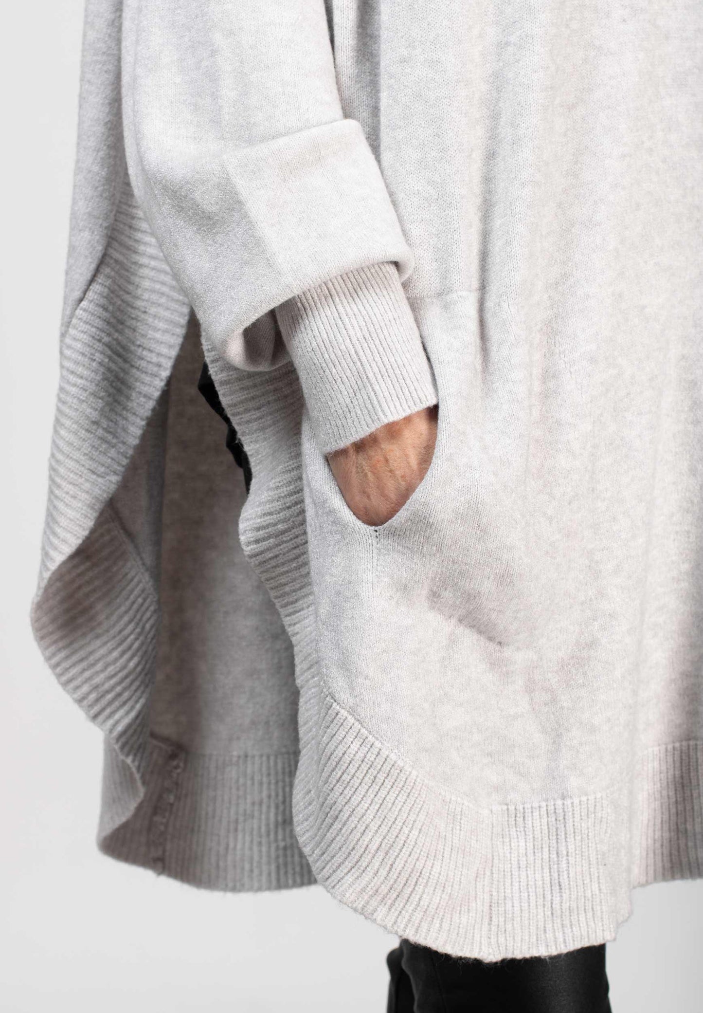 Stickad tröja med slits - Grey