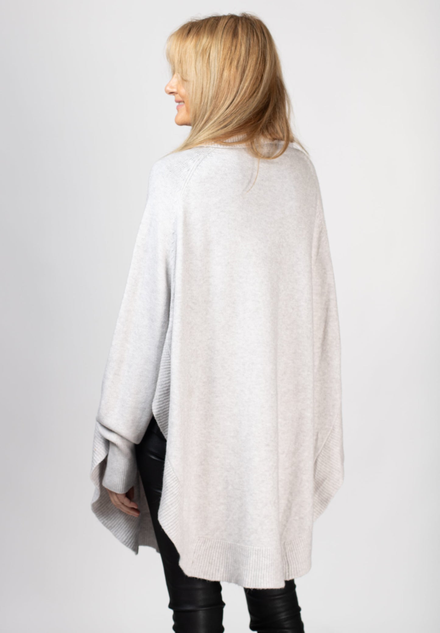 Stickad tröja med slits - Grey